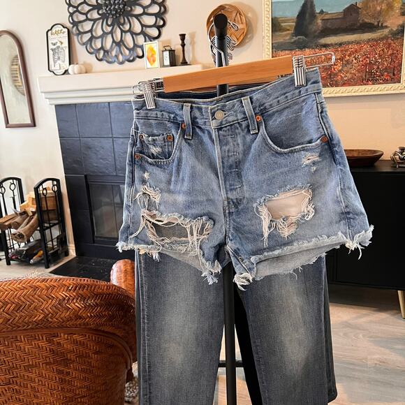 Levis Shorts Womens Size W25 Button Fly Cut Off 100% Cotton Distressed - Picture 16 of 16
